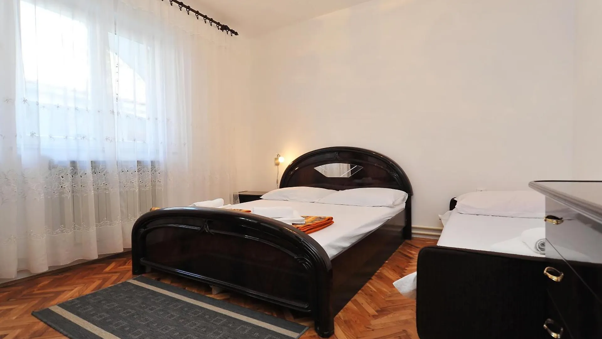 Apartments Rasin باكوشتاني