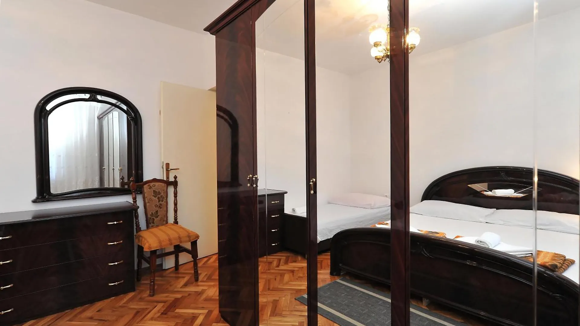 Apartments Rasin باكوشتاني 0*,