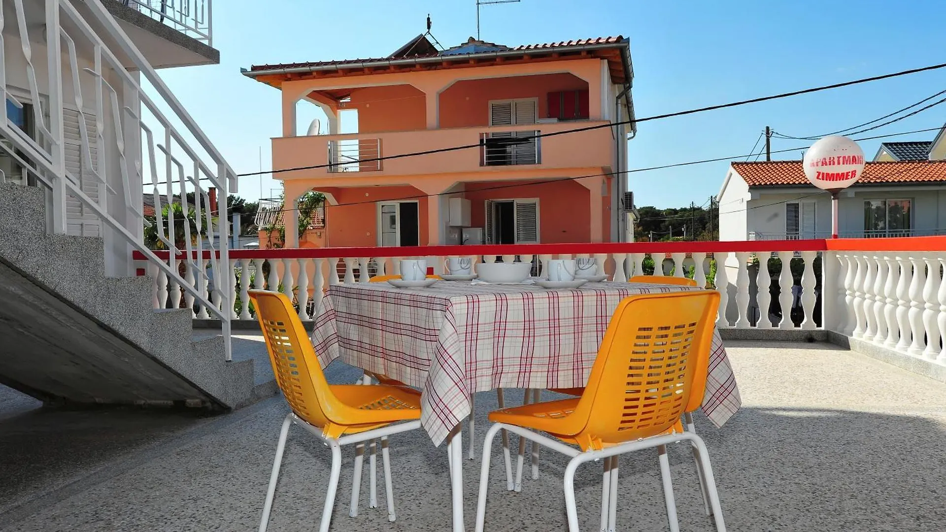 Apartments Rasin باكوشتاني 0*,