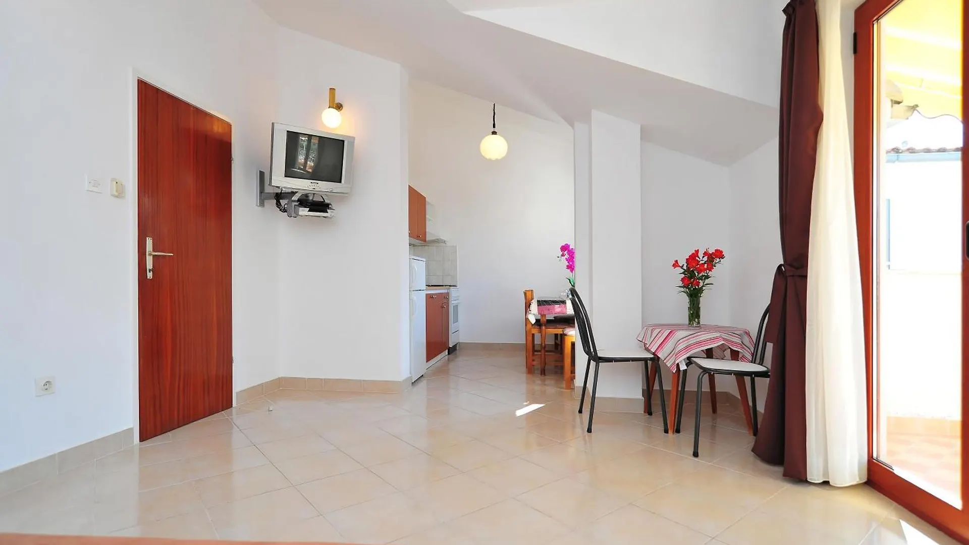 Apartments Rasin باكوشتاني